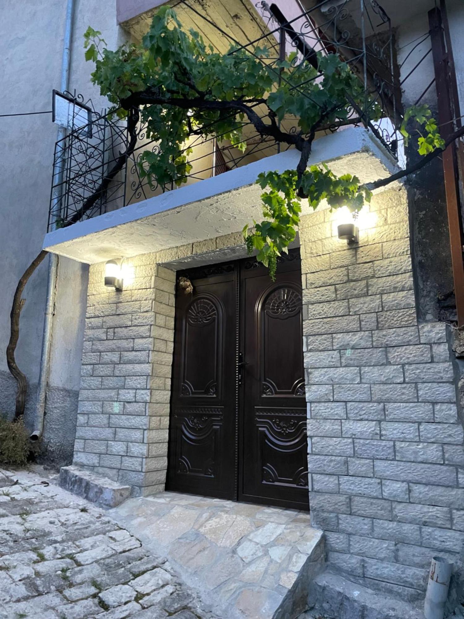 Luigi Guest House Gjirokaster Exterior photo