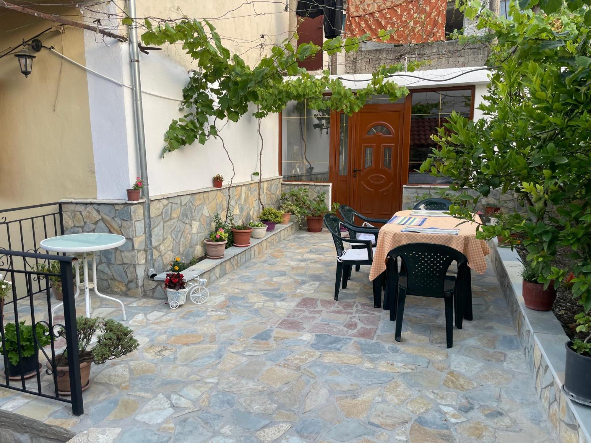 Luigi Guest House Gjirokaster Exterior photo